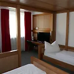 فندق Bayerischer Hof 3*