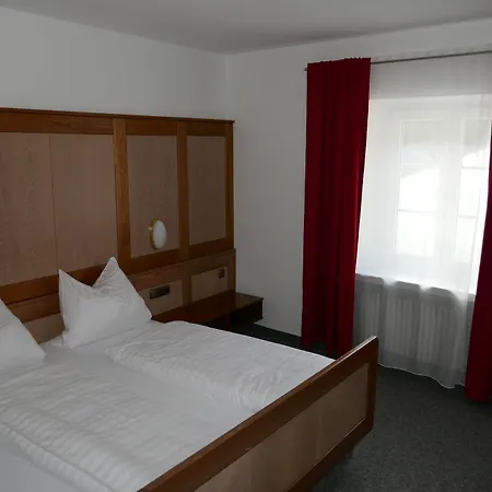 Bayerischer Hof מלון 3*