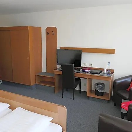 Bayerischer Hof Hotel 3*