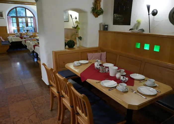 Bayerischer Hof Szálloda 3*