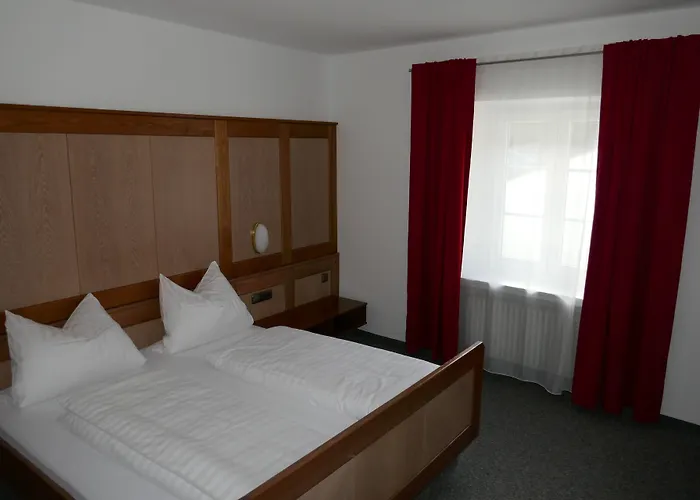 Bayerischer Hof Hotel 3*